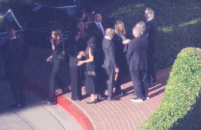 Dirljive scene: Svi 'Prijatelji' su se okupili na pogrebu Perryja