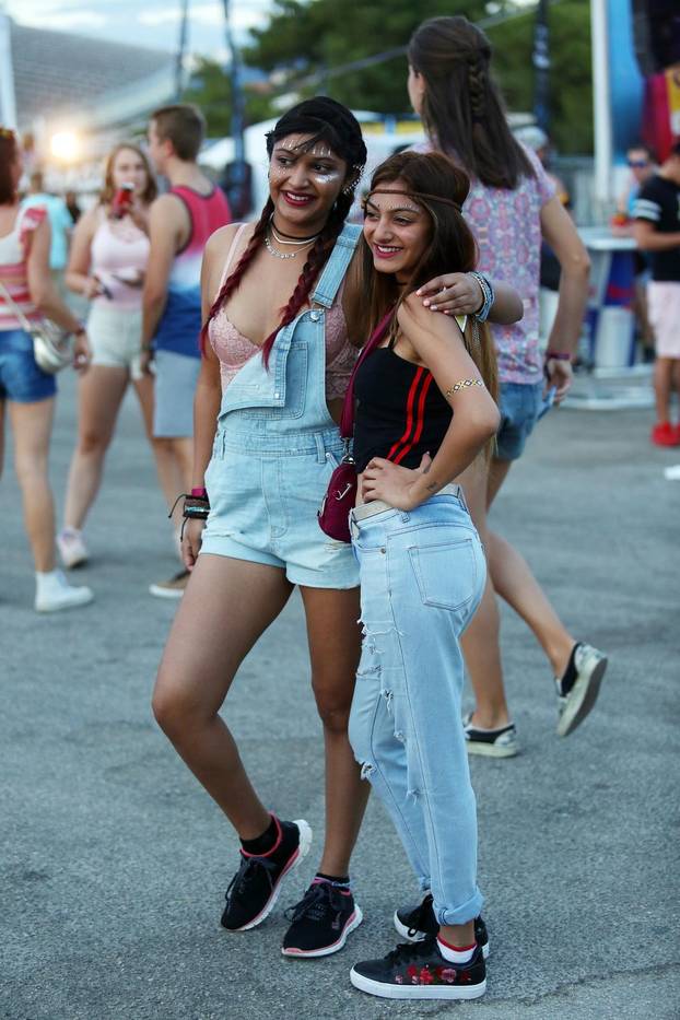 Split: Posjeteitelji pristižu na treću večer Ultra Europe festivala 2018.