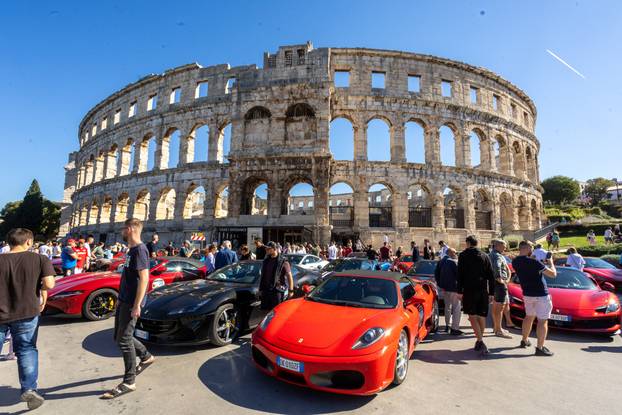 Pula: Ferrari vozila ispred pulske Arene