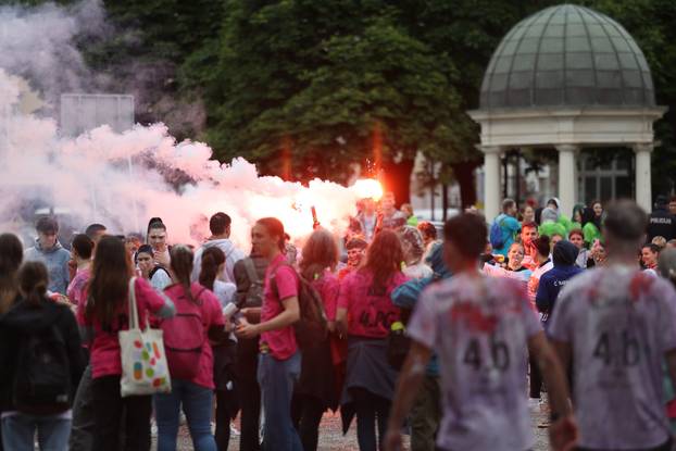 Rijeka: Maturanti srednjih škola širom grada slave kraj srednjoškolskog obrazovanja