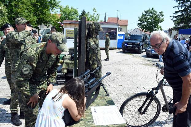 Petrinja: Hrvatska vojska predstavila naoružanje i opremu povodom 30. obljetnice operacije "Oluja"