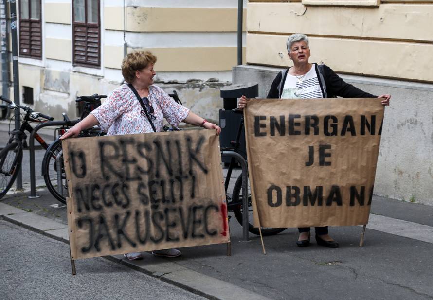 Zagreb: Prosvjedni performans Udruge za zaštitu okoliša Resnik