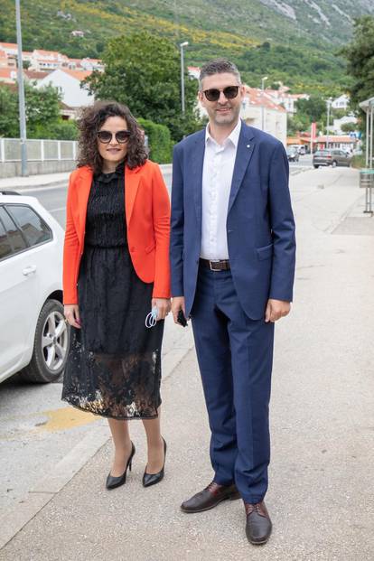 Dubrovnik: Mato Franković u društvu supruge stigao na biralište