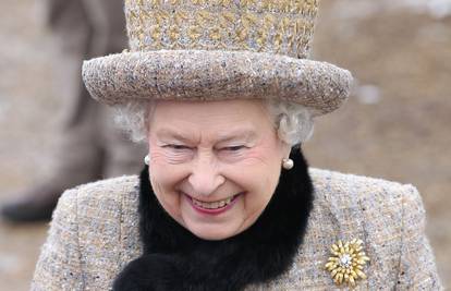 Kako kraljica Elizabeta čak i u 93. godini izgleda 'bez greške'