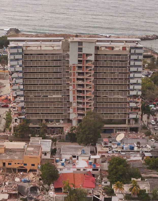 Aftermath of earthquakes in La Guaira