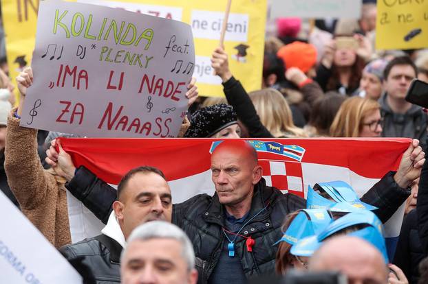 Zagreb: Tisuće učitelja stiglo je na glavni gradski Trg