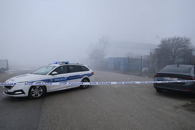 Vatrogasci i policija ispred CIAK-a gdje je tijekom noći izbio požar