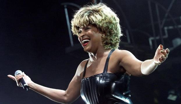 FILE PHOTO: Singer Tina Turner acknowledges applause after performing on the closing night of her "Twenty Four Seven" concert tour, at the Arrowhead Pond arena in Anaheim, California