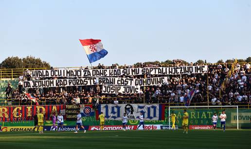 FOTO Torcida se u Puli prisjetila prve &zcaron;rtve Domovinskog rata, a onda je zagrmjela: 'ubij Srbina!'