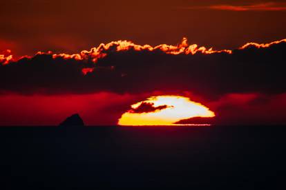 FOTO Pogledajte nestvarno lijep zalazak sunca kod otoka Jabuka