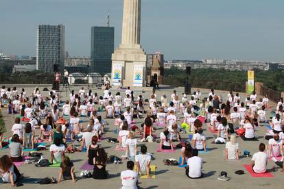 Beograd: NA Kalemegdanu obilježen Međunarodni dan joge