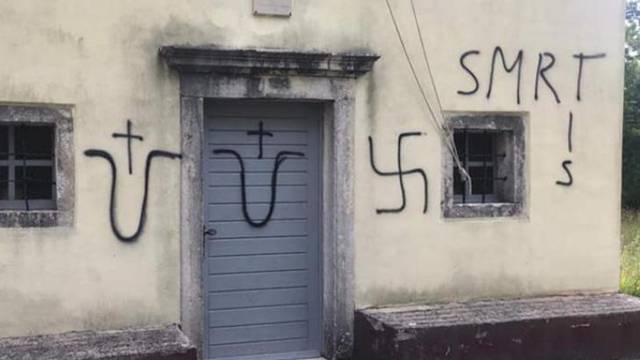 Sramota u Istri: Išarali fasadu crkve ustaškim simbolima
