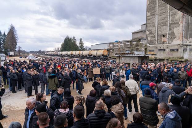 U Gospiću održan prosvjed radi odlaganja opasnog otpada 