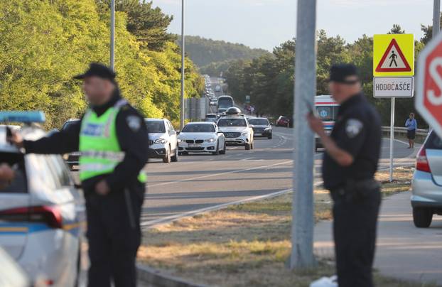 Dicmo: Kolone auta nakon završetka koncerta u Sinju