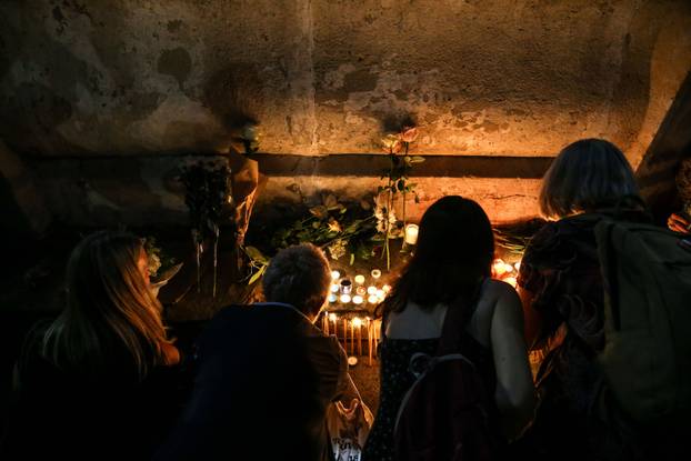 Građani Beograda odali počast Arsenu, Matiji i Gabi Novak