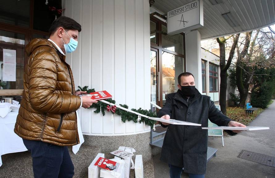Nik Titanik i Skok donirali 110 knjiga domovima za starije