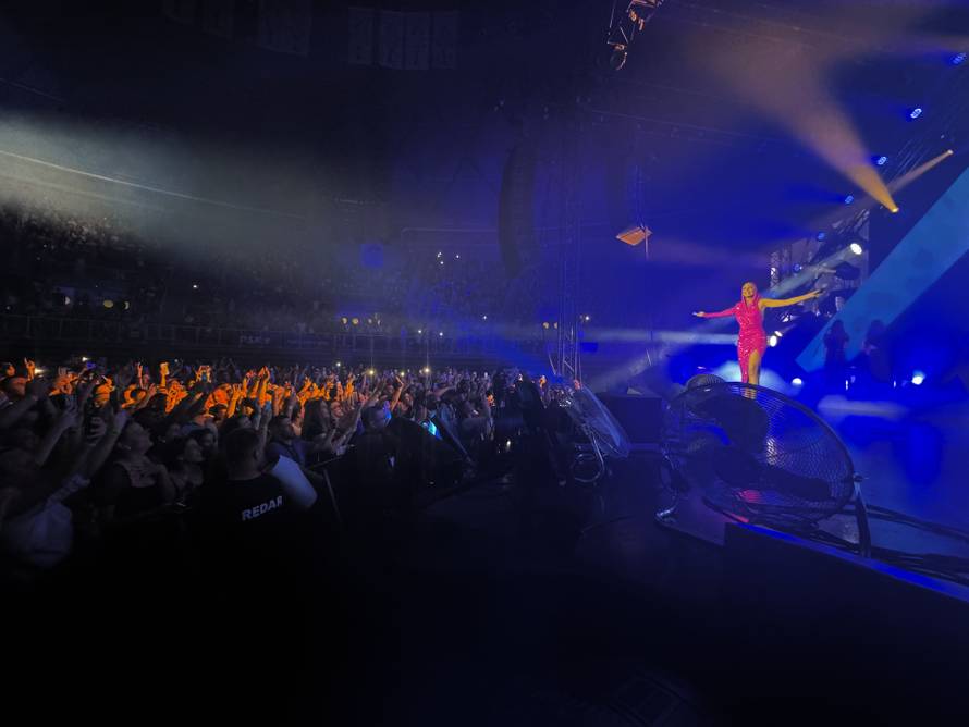 Prijović u Zadru održala čak 40. koncert turneje: Dovela repera pa odjenula izazovni kostim...