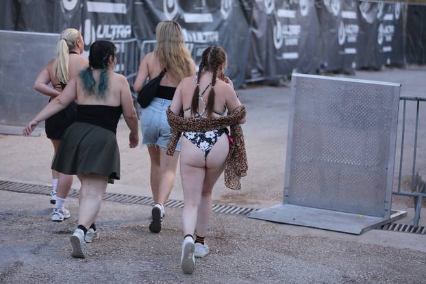 Split: Dolazak partijanera na drugu večer Ultra Europe festivala 2025.