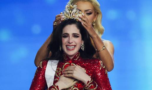 Miss Universe krunu prinijela na oltar: '&Zcaron;elim impresionirati i u&ccaron;initi ponosnim jedino Boga'