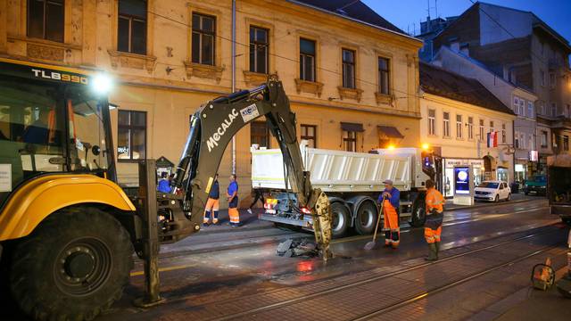Zagreb: Stanovnici centra bez vode zbog puknuća cijevi u Frankopanskoj ulici