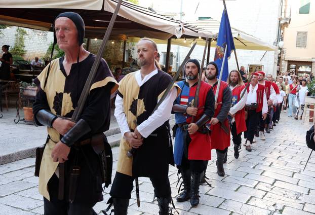 Šibenik: Nakon mimohoda otvoren je 16. Sajam u srednjovjekovnom Šibeniku
