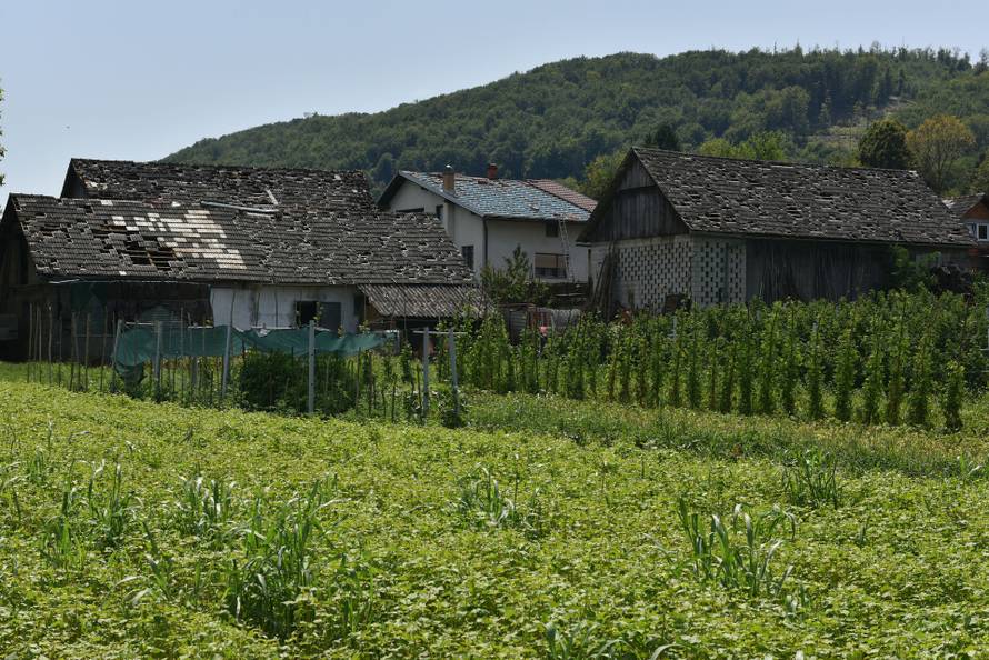 U nevremenu u mjestu Ribnik uništeno 238 kuća