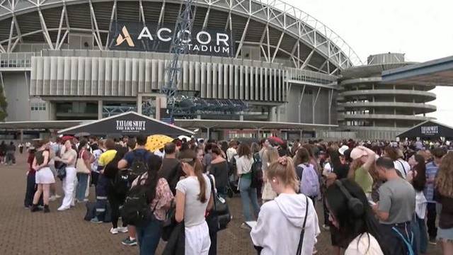VIDEO Tisuće obožavatelja stoje u redu samo za majice! Fanovi Taylor Swift preplavili Sydney
