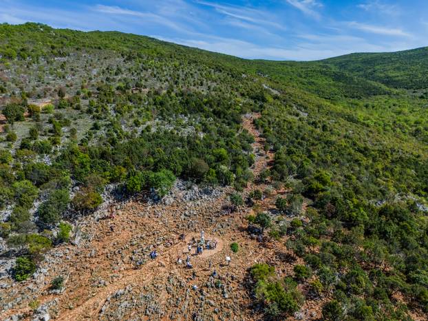 Međugorje: Pogled na Brdo ukazanja iz zraka