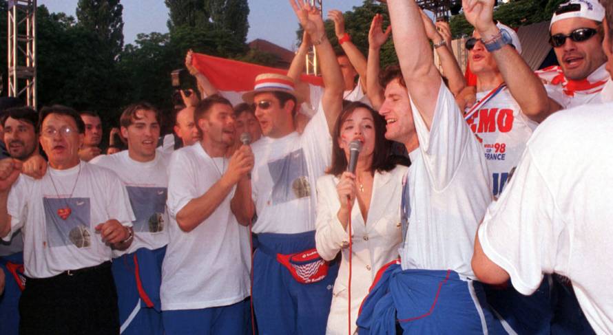 Zagreb: 12.07.1998., do?ek bron?anih nogometaša