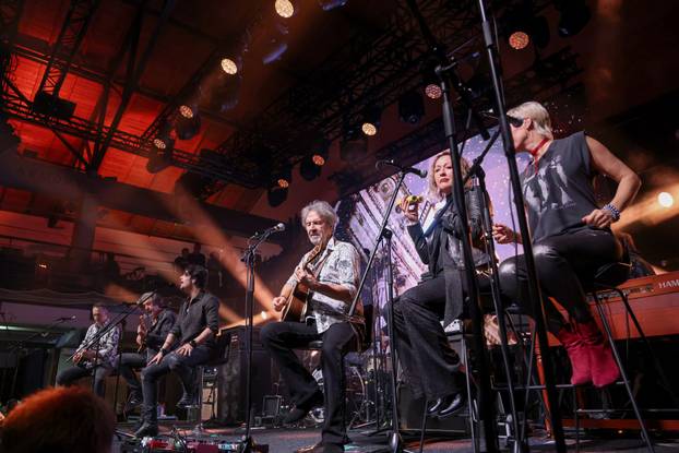 Zadar: Koncert Parnog Valjka u Arsenalu povodom Valentinova