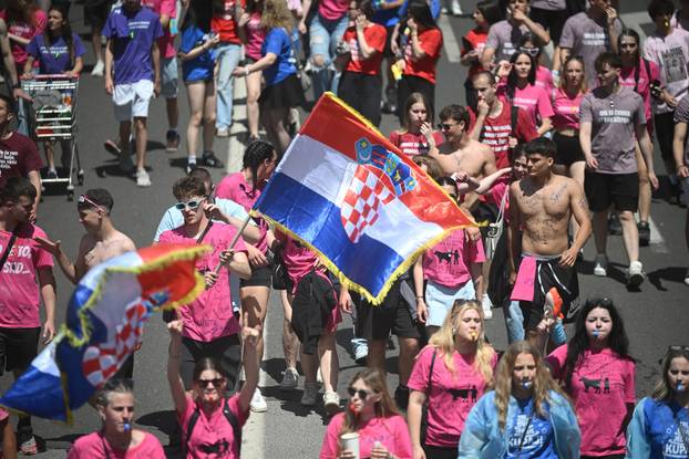 Zagreb: Maturanti krenuli prema Bundeku