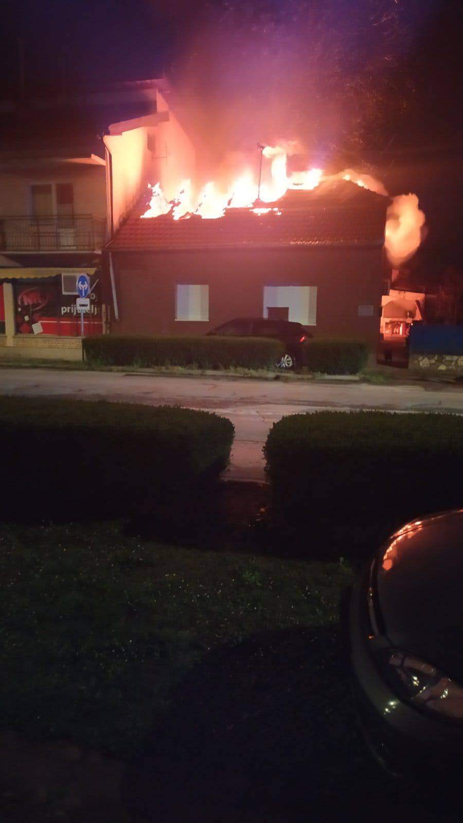 Produžni kabel uzrokovao požar u Donjem Miholjcu: 'Sin nas je probudio vatra je sve progutala'