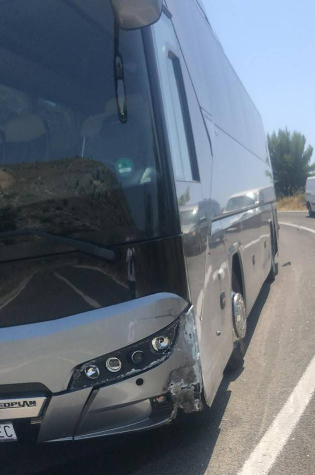 Automobil i bus sudarili se kod Trogoira, jedan čovjek u bolnici