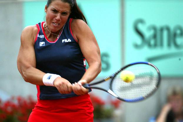 Police seek arrest warrant for tennis champ Jennifer Capriati