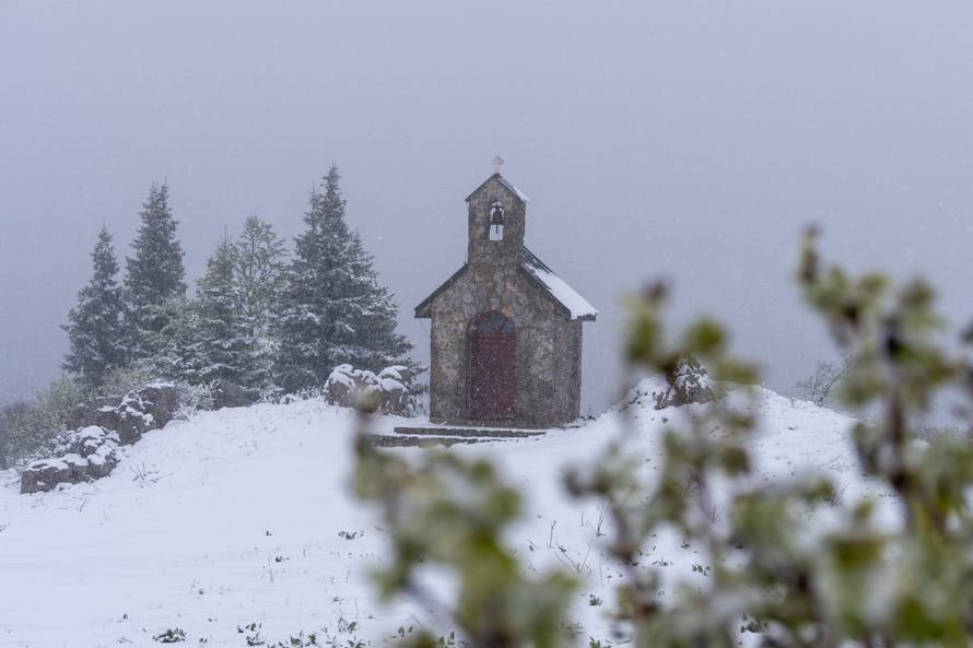 Zavižan: Snijeg pao u Nacionalnom parku Sjeverni Velebit