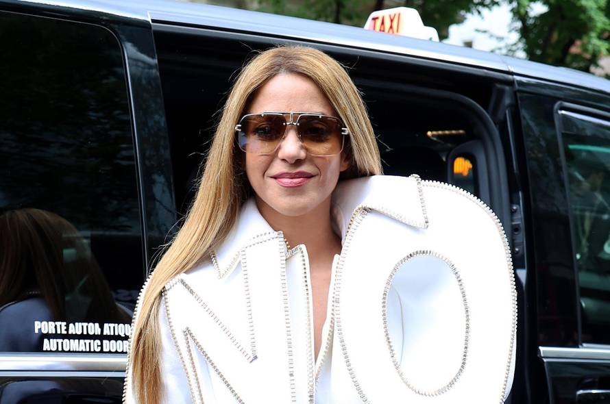 Shakira seen at the Viktor & Rolf show in Paris