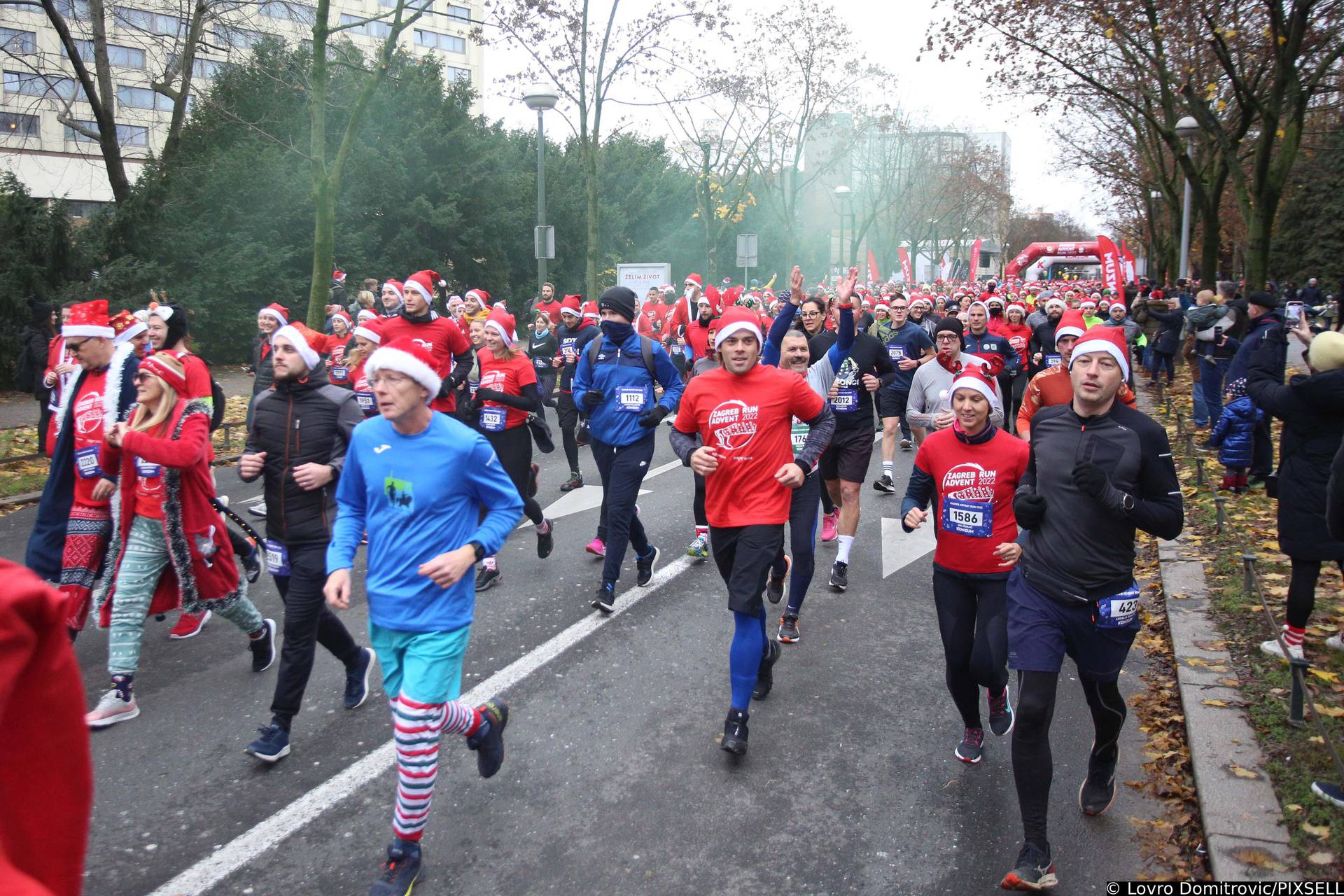 U Zagrebu je održana humanitarna i kostimirana utrka Zagreb Advent Run