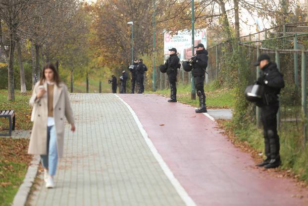 Sarajevo: Velik broj policije kod dvorane Zetra gdje će biti odigrana utakmica Eurolige između Dubaija i izraelskog Hapoela