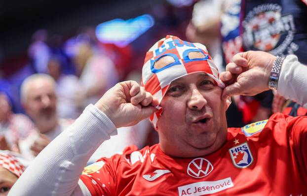 Malmo: Navijači na tribinama prije utakmice Hrvatske protiv Slovenije u drugom krugu EHF Europskog prvenstva