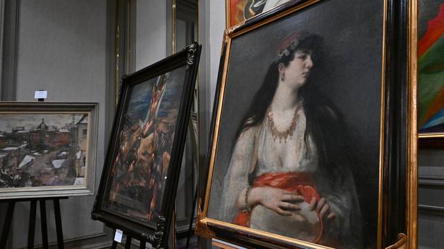 Zagreb: U Hotelu Sheraton izložena su razna umjetnička djela uoči Zimske aukcije aukcijske kuće Artmark Croatia