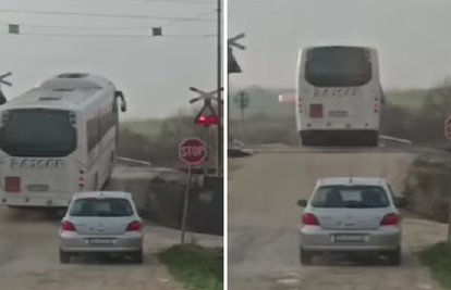 Signalizacija upaljena, a bus prelazi pružni prijelaz, HŽ: 'Nije bilo opasnosti, radi se o kvaru'
