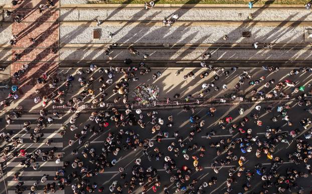 Sarajevo: Pogled iz zraka na okupljene u prosvjedu nakon stravične tramvajske nesreće
