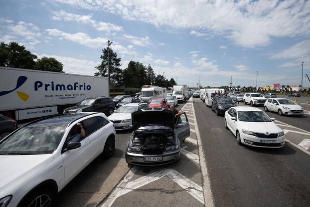 Zagreb: Velike prometne gužve na naplatnoj postaji Lučko u oba smjera