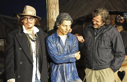 Britanci se izruguju statui Johnnyja Deppa u Srbiji