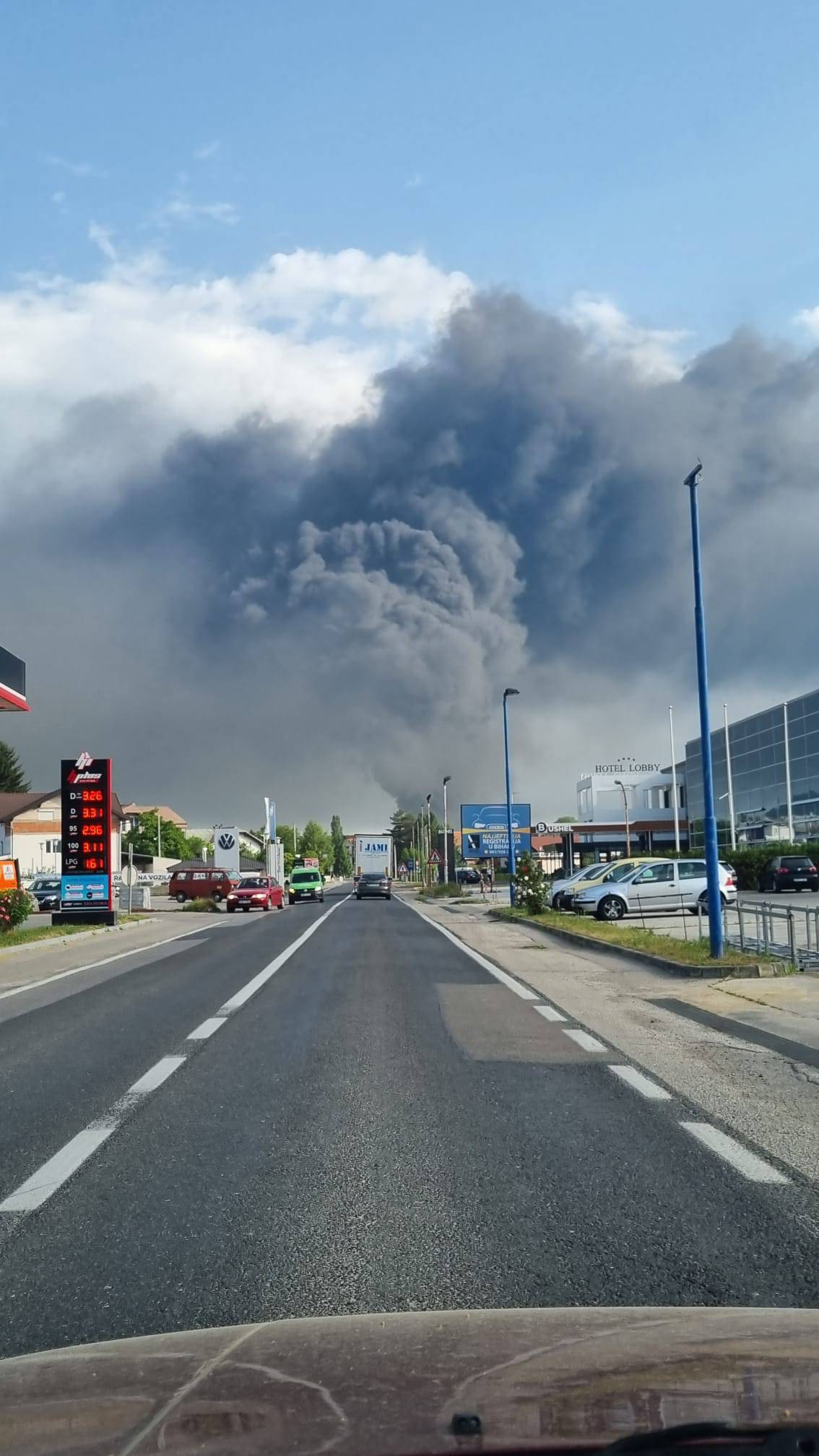 VIDEO Ogroman požar blizu hrvatske granice, civilna zaštita BiH: Ne idite van, zatvorite sve!