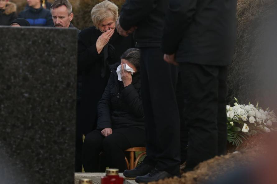 Jasminina majka neutješno je plakala: Nije mogla ni stajati...