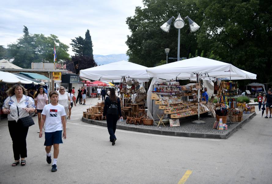 Sinj: Okupljanje ljudi u Sinju uoči 310. Sinjske alke