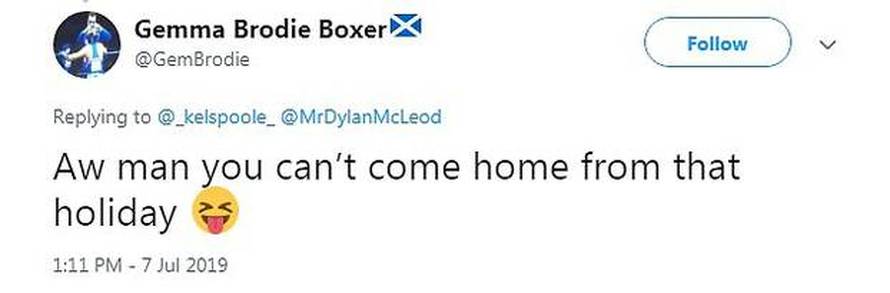 Poslala roditeljima fotografiju s ljetovanja, ali nije primijetila jedan neobičan detaljčić na fotki