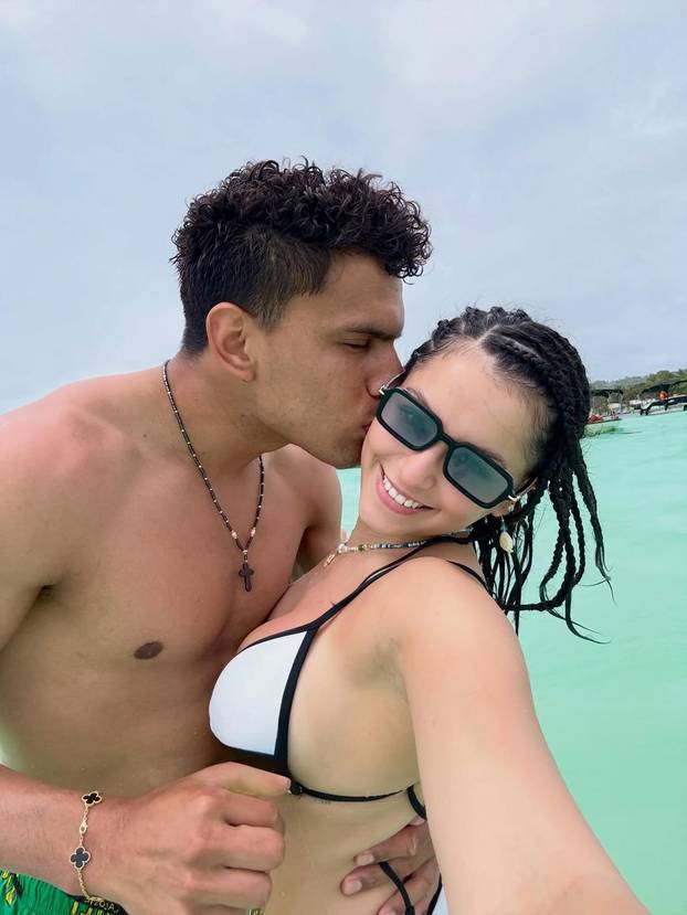 FOTO Od 'Tigrice' do odvjetnice. Ovo su paragvajske i francuske WAGS-ice: Koje su zanosnije?