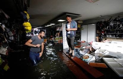 Nevrijeme je poplavilo Istanbul: Čovjek se utopio u pothodniku